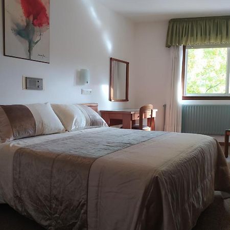 א-קורוניה Hostal Palas מראה חיצוני תמונה