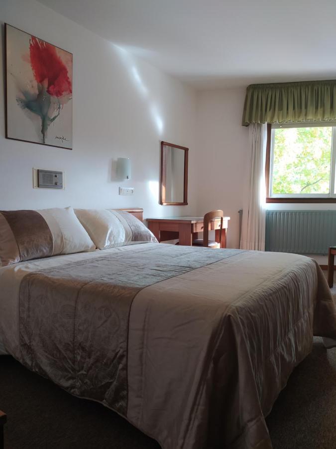 א-קורוניה Hostal Palas מראה חיצוני תמונה