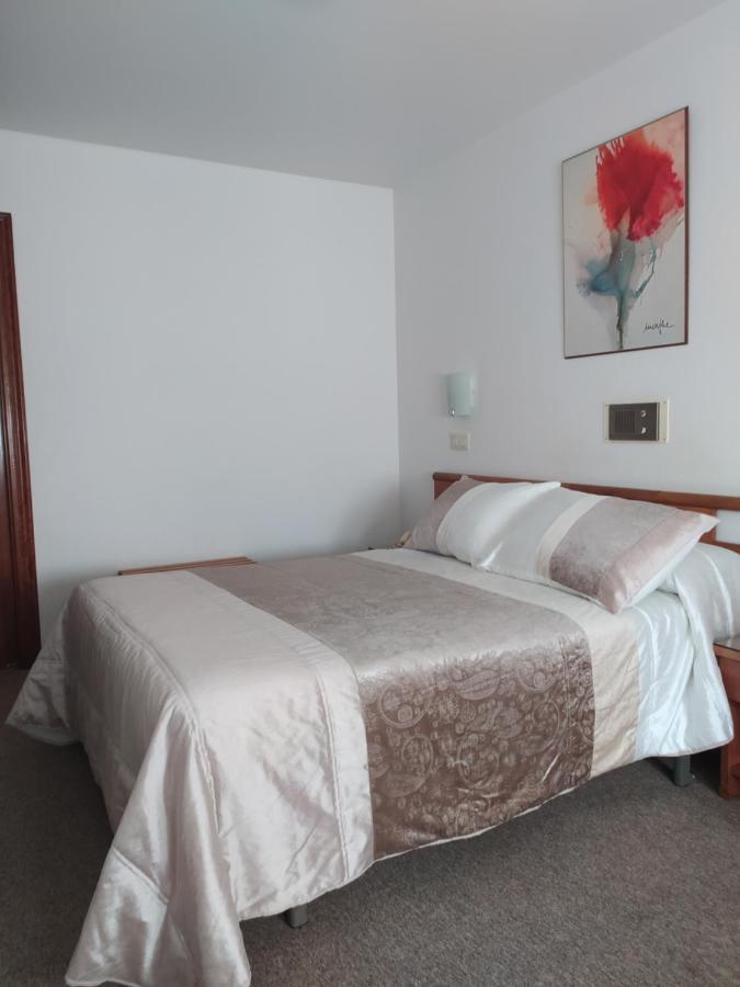 א-קורוניה Hostal Palas מראה חיצוני תמונה