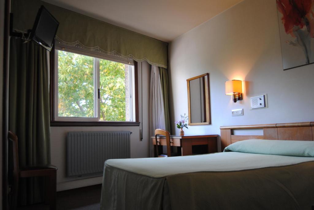 א-קורוניה Hostal Palas מראה חיצוני תמונה