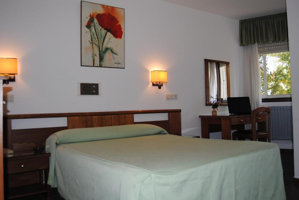 א-קורוניה Hostal Palas מראה חיצוני תמונה