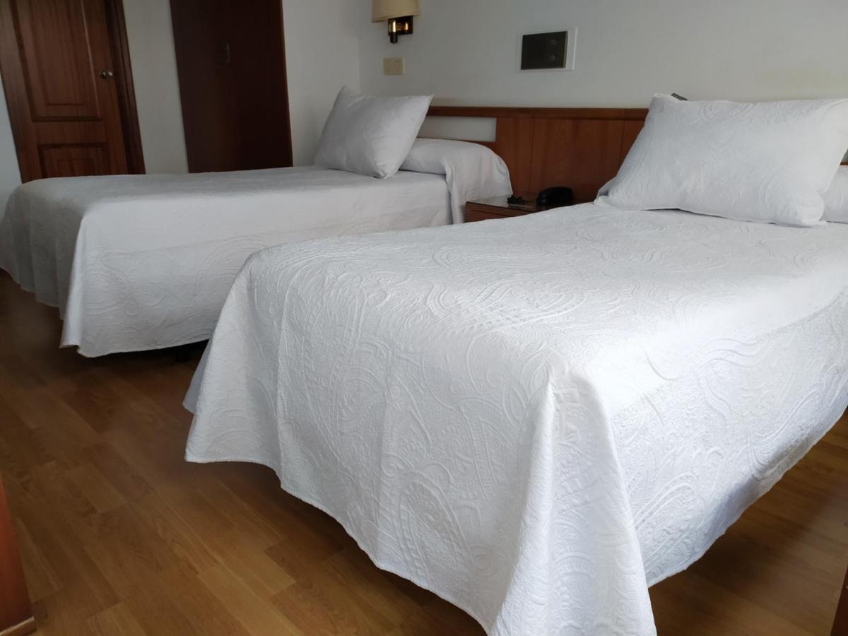 א-קורוניה Hostal Palas מראה חיצוני תמונה