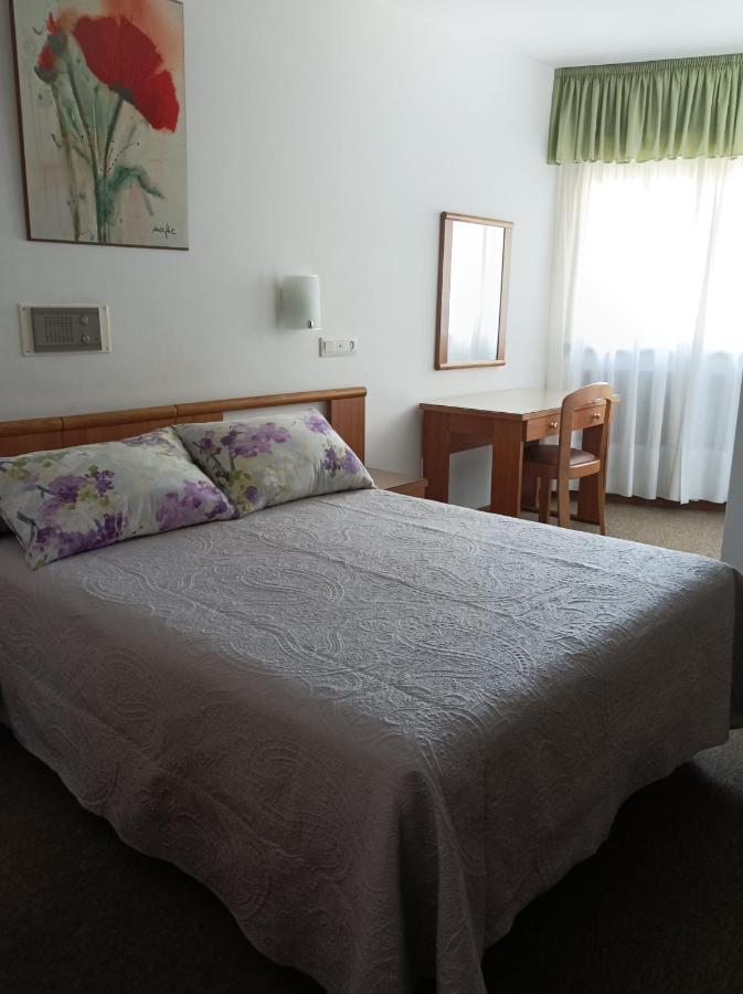 א-קורוניה Hostal Palas מראה חיצוני תמונה