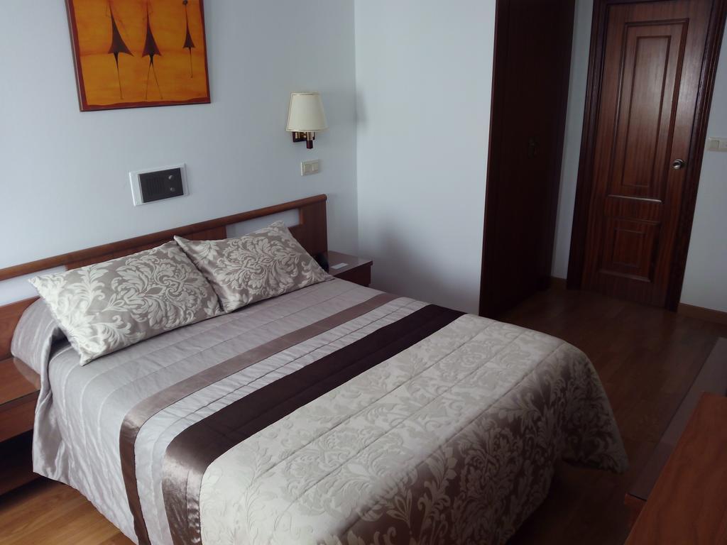 א-קורוניה Hostal Palas מראה חיצוני תמונה