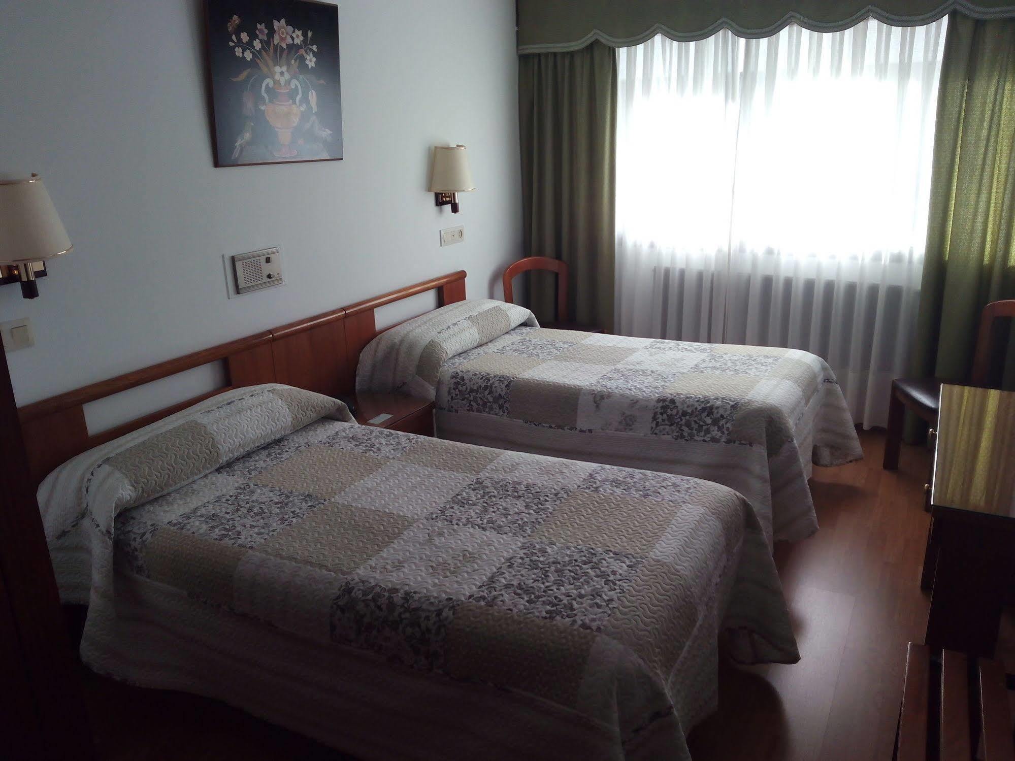 א-קורוניה Hostal Palas מראה חיצוני תמונה