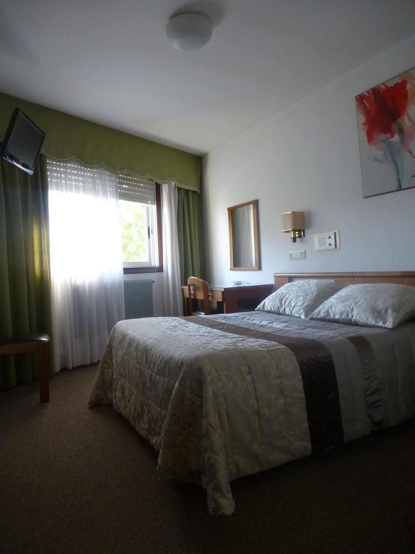 א-קורוניה Hostal Palas מראה חיצוני תמונה
