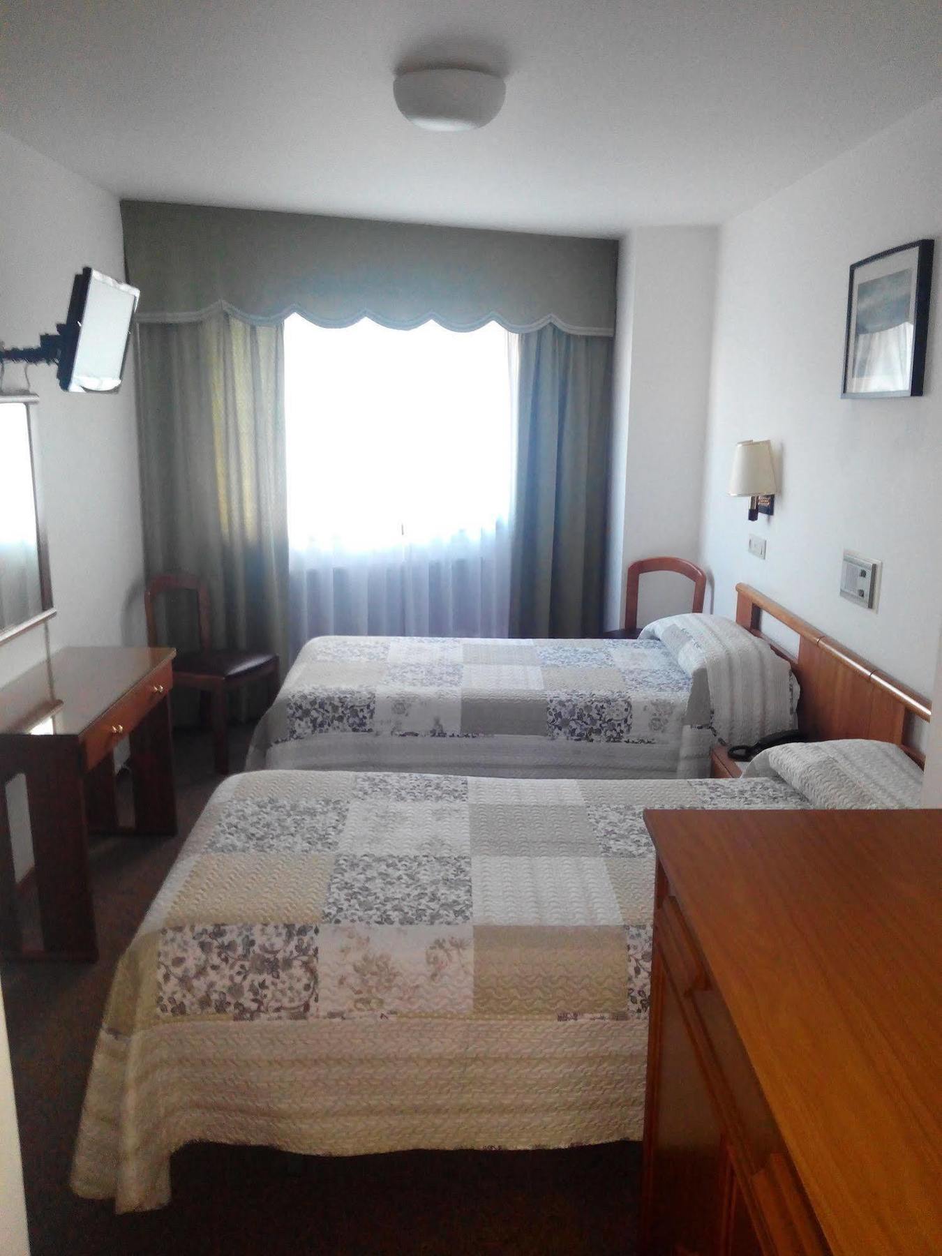 א-קורוניה Hostal Palas מראה חיצוני תמונה