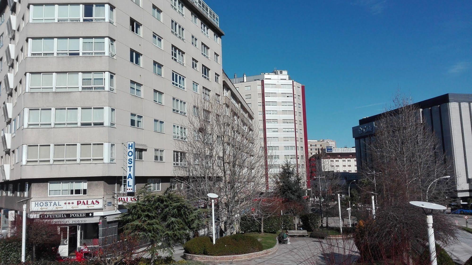א-קורוניה Hostal Palas מראה חיצוני תמונה